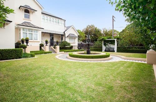 Lewisham Apartment | Funky Inner West Studio with Private Patio