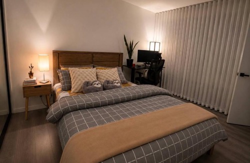 Craigieburn House | Furnished Luxury Modern Home, Near Airport, Ergonomic Workspace, Can customise