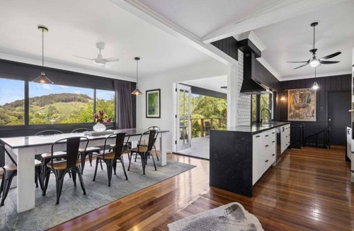 Coffs Harbour House | Gallipoli Getaway - Warm & Stylish, central location