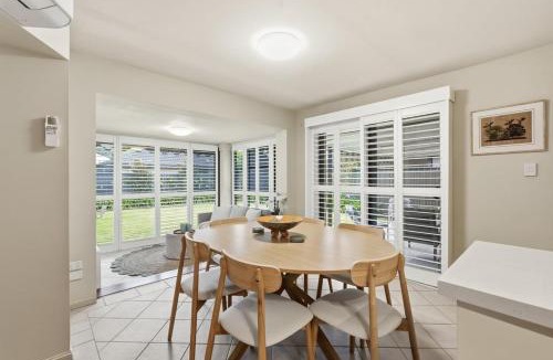 Coffs Harbour House | Garden Villa at Diggers - Walk to Restaurant and Beach