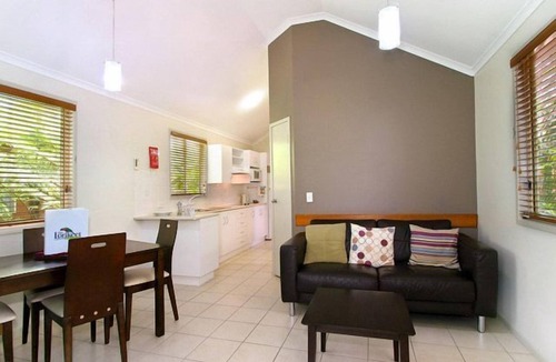 Arrawarra Other | Gateway Lifestyle Lorikeet