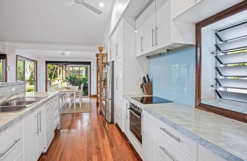 Rainbow Beach House | Gecko's Rest - Rainbow Shores. Executive Beach House - Pet Friendly Too! Wi-fi. Pool