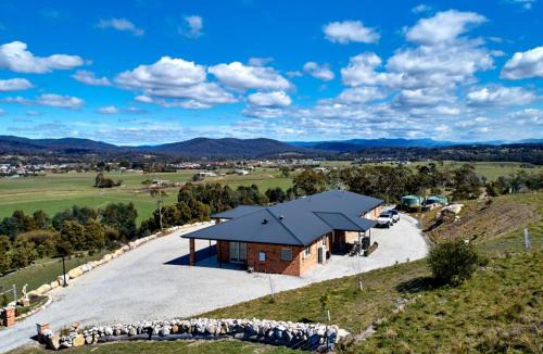 St Helens House | George River Park (House, 100 Acres, Animals, Views)