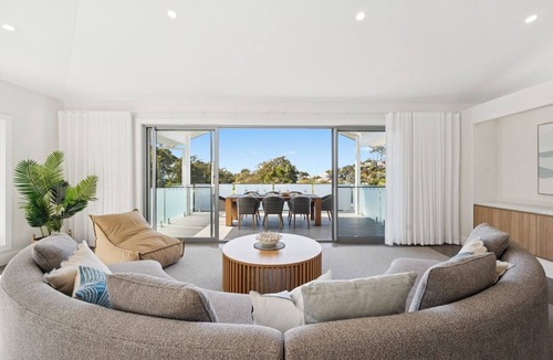 Korora House | Gerald's Break Away - Pet Friendly, Style and luxury with Pool