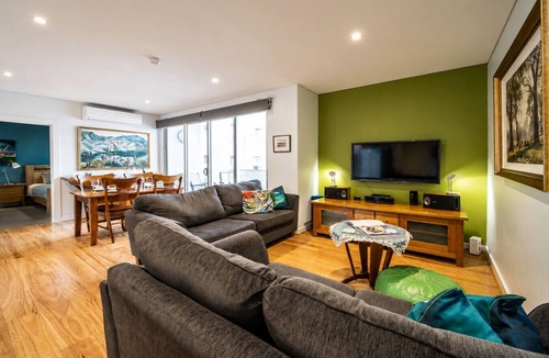 Adelaide Central Business District Apartment | Get Comfy on Frew - CBD Stay near Parklands & Dining