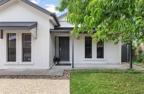 Mount Gambier House | Getaway on Wallace - Excellent central location- Pet Friendly