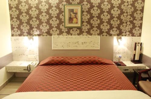 Karnal Hotel | Gian Residency