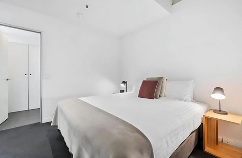 Sullivan's Cove Apartment | Gibson Mill waterfront warehouse apartment - 204