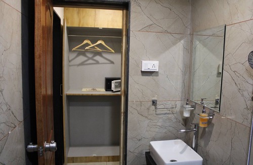 Somnath Hotel | Ginger Somnath