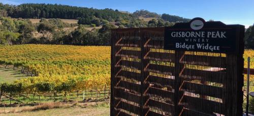 Gisborne Cabin | Gisborne Peak Winery - Charming Retreat Vineyard Stay Macedon Ranges