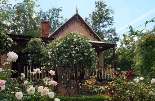 Beechworth Cottage | Gladstone House - quaint and short walk into town