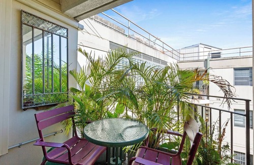 Glebe Apartment | Glebe Corner Walkable City Fringe Base with Pool
