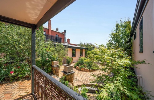 Castlemaine House | Globe Cottage