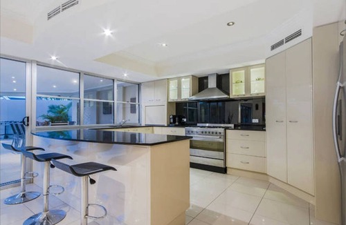 Broadbeach Waters House | Golden Rio Family Waterfront Home Broadbeach