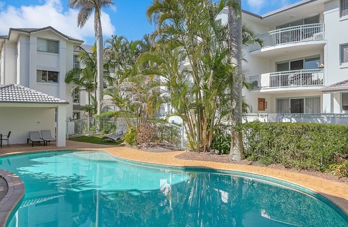 Bilinga Apartment | Golden Sea 10 - Absolute Beachfront Bilinga