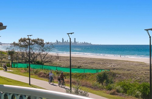 Bilinga Apartment | Golden Sea 12 - Absolute Beachfront Bilinga - Min. 3 Night Stays!