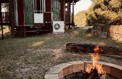 Moreton Bay Region Cottage | Golden Wattle Luxury Cottage & Highland Cows