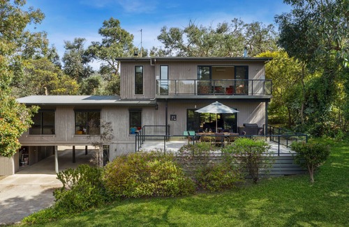 Anglesea House | Golf Edge I Backs onto golf course!