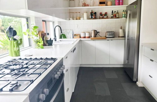 Connewarre House | Golf & Surf @ 13th Beach or bike to Barwon Heads
