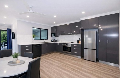 Rosslea Apartment | Golfside Haven 2 Bedroom Duplex with Golf Course