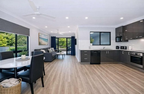 Rosslea Apartment | Golfside Haven 2 Bedroom Duplex with Golf Course