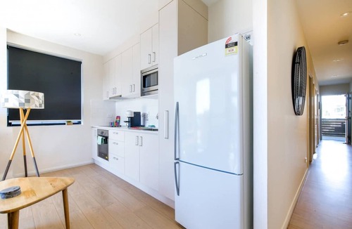 Batemans Bay Apartment | Gorgeous 2-Bed Apartment By Shops