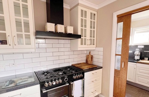 Traralgon House | Gorgeous ultra clean 3 Bedroom/2 Bathroom Home Close to popular attractions/CBD