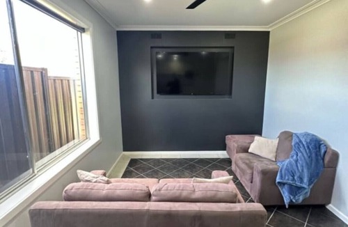 Shepparton North House | Graces House - 3 Bedroom in a great location in Shepparton