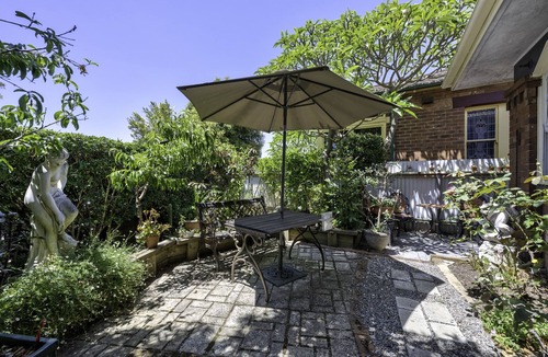 Hamilton House | Grand Art Deco Home. Centrally located in cosmopolitan Hamilton - Newcastle