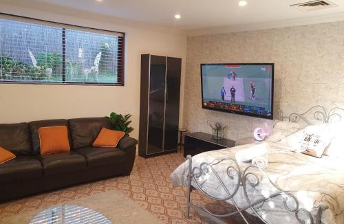 Glenroy Apartment | Grandview Melbourne Executive 2BR Apartment