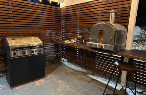 Glen Aplin House | Granite Belt Escape for Groups - Dog Friendly