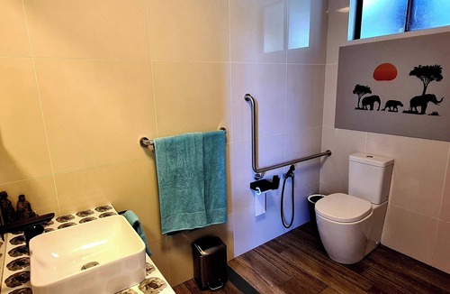 Pearl Beach House | Great flat looking over Pearl Beach. See the beach, hear the waves.