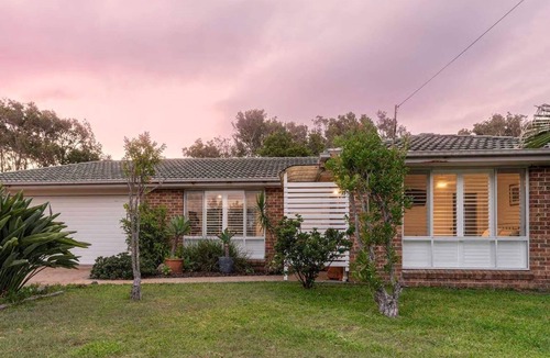 Boomerang Beach House | Great location right across the road from Boomerang Beach