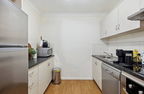Northbridge Apartment | Great Value| 1 Bedroom Apartment| Onsite Parking| Northbridge