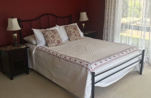Robertson Bed & Breakfast | Greengate bed and breakfast red room