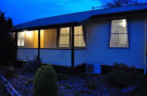Strahan House | GreenGate Cottages