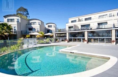 Batehaven Apartment | Ground Floor Spa Apartment Corrigans Cove