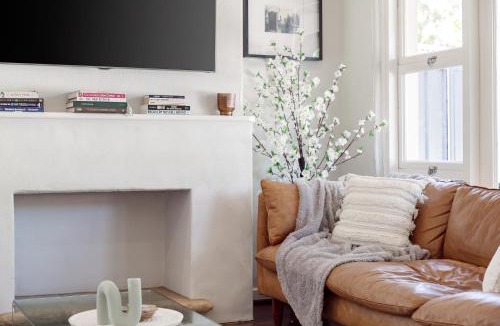 Guildford House | Guildford Cottage Swan BnB Management
