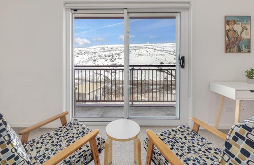 Perisher Valley Hotel | Guthega Inn