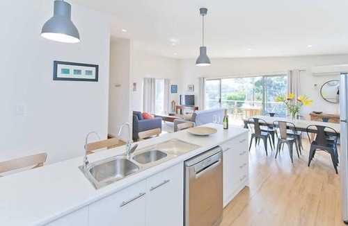 Hahndorf House | Hahndorf Haven - Central Hahndorf, 30 secs to Hahndorfs Main St, gorgeous views!