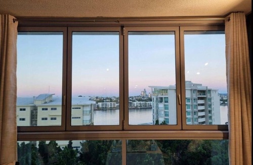 Hamilton Apartment | Hamilton Riverview Apt | Balcony & Pool