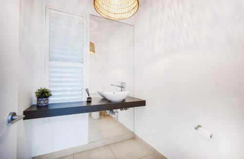 Buddina House | Hampton Beach House on the Waterfront