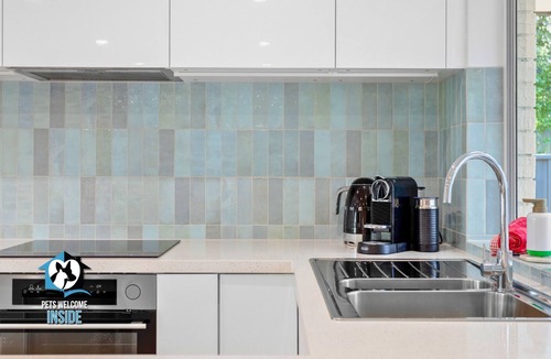 Encounter Bay House | Hampton's Style Holiday Retreat - close to the beach!