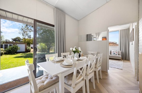 Semaphore South House | Hamptons Bungalow - Walk to Semaphore South Beach