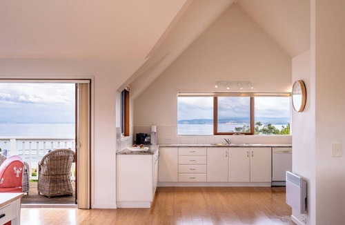 Coles Bay House | Hamptons Hideaway - Freycinet Holiday Houses