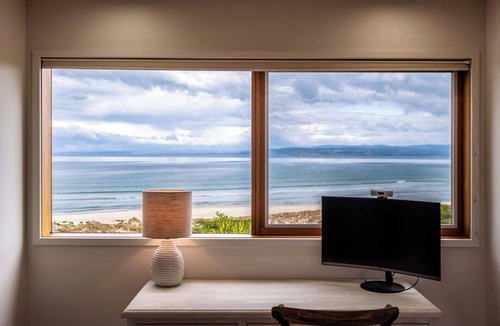 Coles Bay House | Hamptons Hideaway - Freycinet Holiday Houses