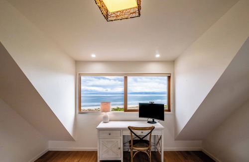 Coles Bay House | Hamptons Hideaway - Freycinet Holiday Houses