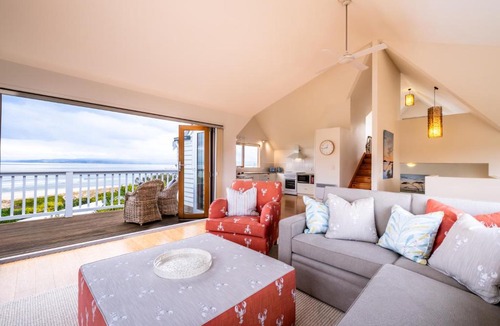 Coles Bay House | Hamptons Hideaway - Freycinet Holiday Houses