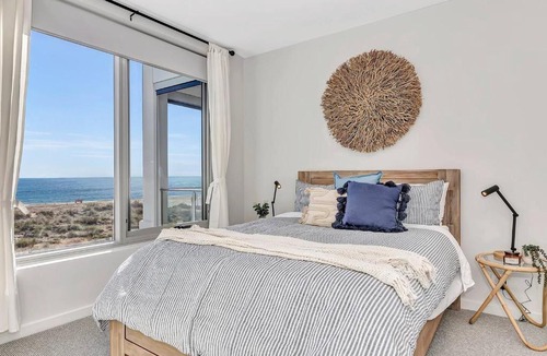 Moana Apartment | Hamptons-inspired Waterfront Living on Moana Beach