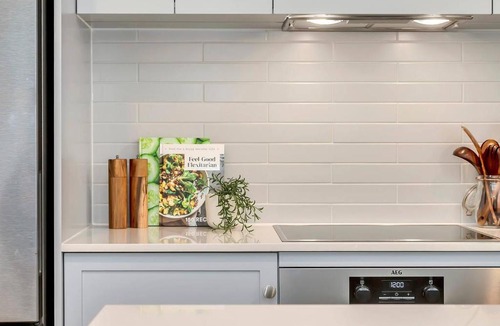 Moana Apartment | Hamptons-inspired Waterfront Living on Moana Beach